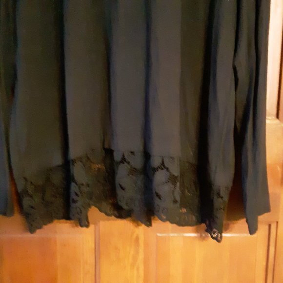 J.Jill $89 Black Lace hem top L - Picture 4 of 4